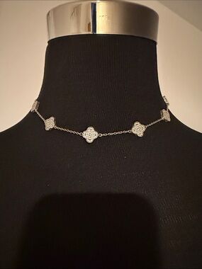 Delicate Silver Pavé Clover Choker Necklace - Women Jewelry